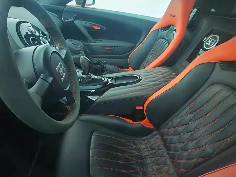  顶级工程奇迹折价上拍；布加迪敞篷神车身份受限，昔日京牌荣耀成往事。 汽车科技