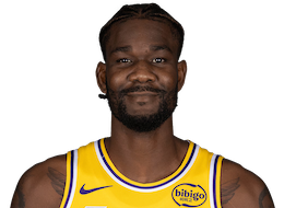 詹姆斯复出之夜;艾顿盛赞其超强适应力,伟大球员总能无缝融入任何体系。 体育新闻