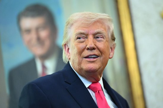  美军增派精锐空降部队；特朗普政府权衡中东局势；霍尔木兹海峡紧张态势持续。 新闻 美军增派精锐空降部队；特朗普政府权衡中东局势；霍尔木兹海峡紧张态势持续。 新闻 美军增派精锐空降部队；特朗普政府权衡中东局势；霍尔木兹海峡紧张态势持续。 新闻