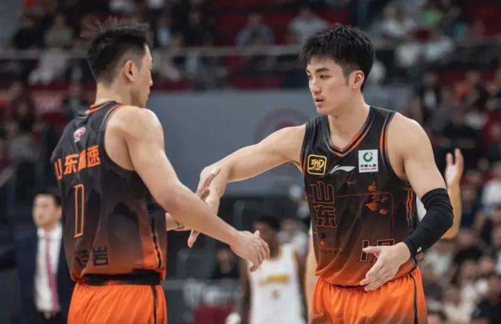 深陷低迷的后场阵痛：如何重拾山东男篮的进攻节奏？ 体育新闻