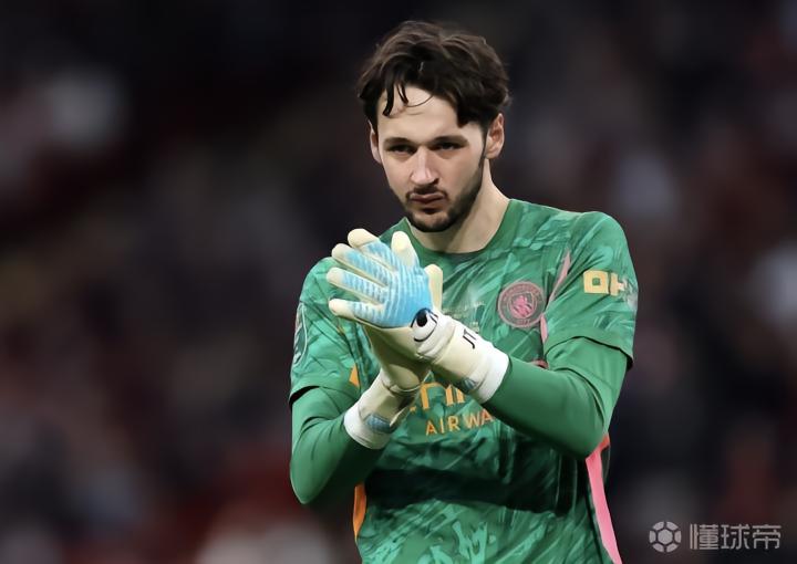 【战术透视】纽卡重建困局：埃迪-豪的信任危机与夏窗清仓策略深度剖析 体育新闻