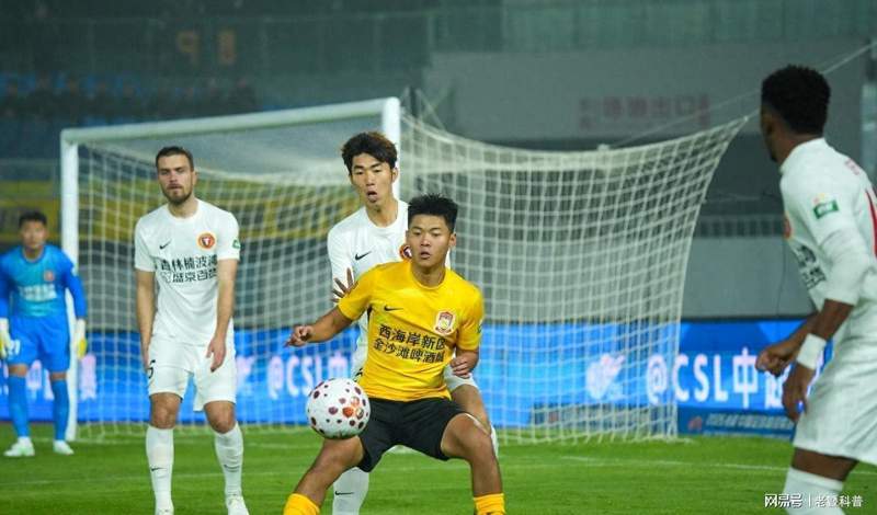  辽宁铁人球迷的心声：多打一人却只收获平局，谁来为这场遗憾买单？ 体育新闻