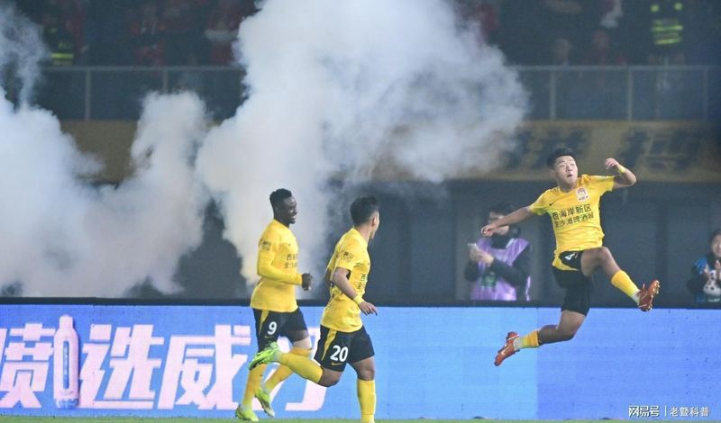  辽宁铁人球迷的心声：多打一人却只收获平局，谁来为这场遗憾买单？ 体育新闻