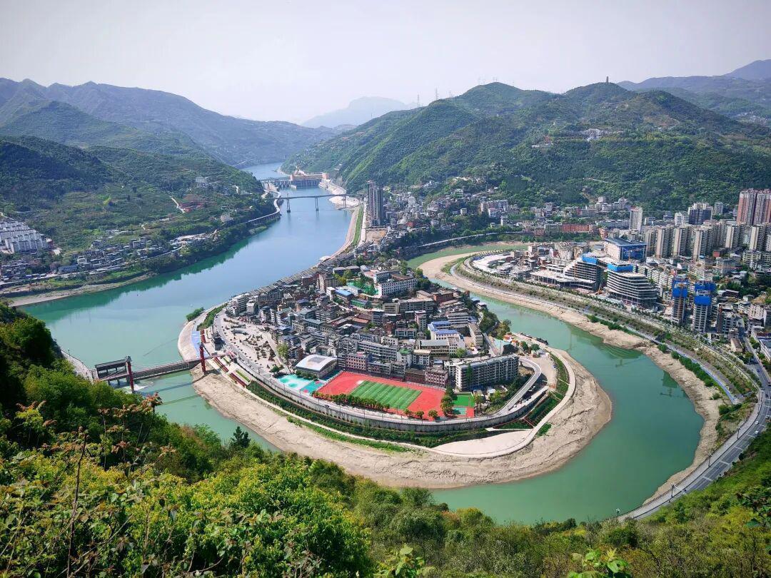  秦巴山区高速公路建设的极限挑战：桐旬高速81.5%桥隧比背后的技术攻坚 汽车科技